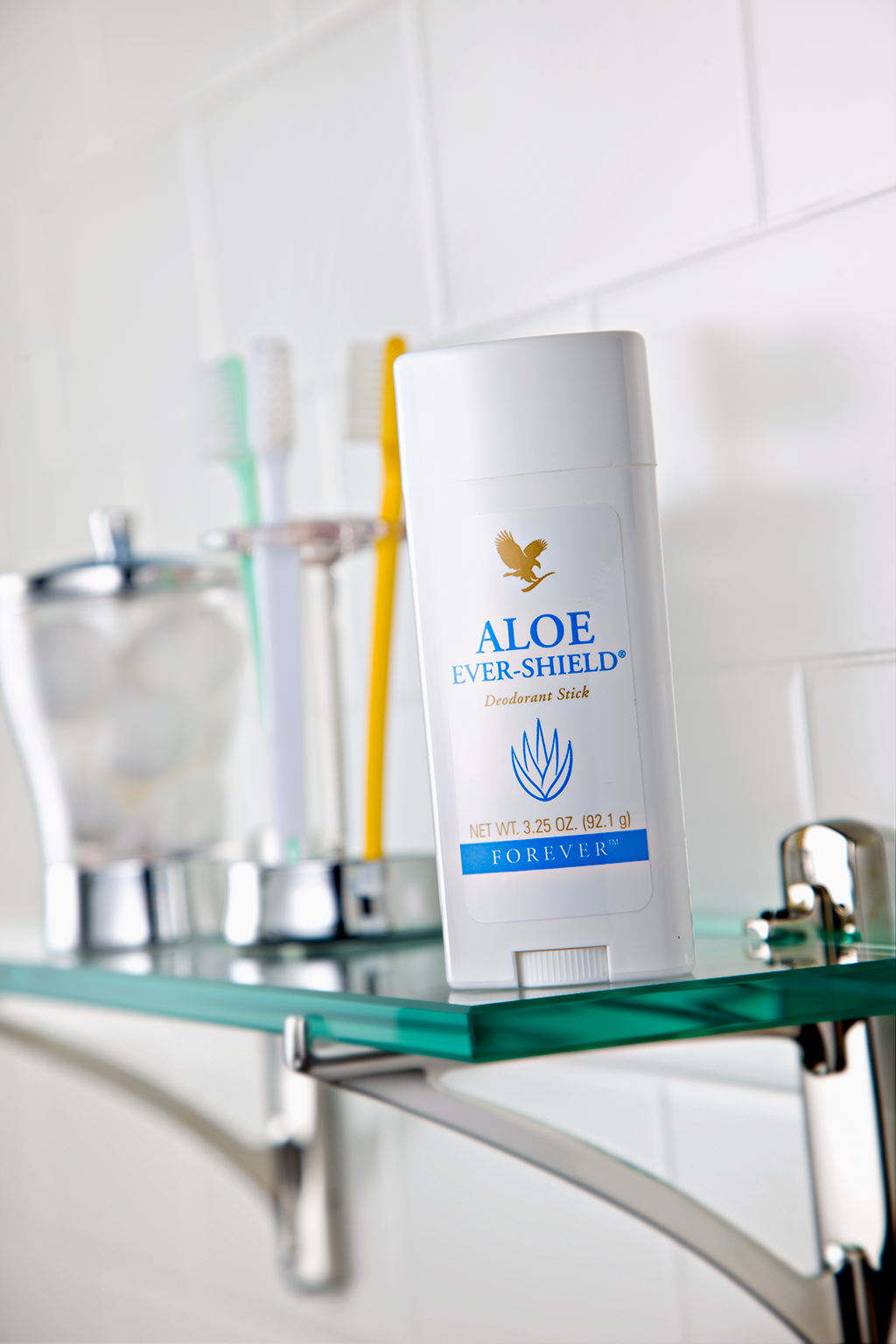 Lưu hương cả ngày với sức mạnh làm dịu của sáp khử mùi Aloe Ever-Shield® Deodorant Stick